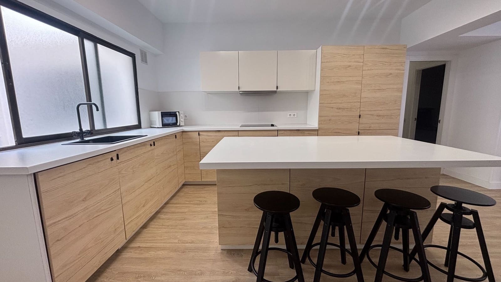 2 bedroom Flat for rent in Las Palmas de Gran Canaria with garage - € 1,300 (Ref: 9859061)
