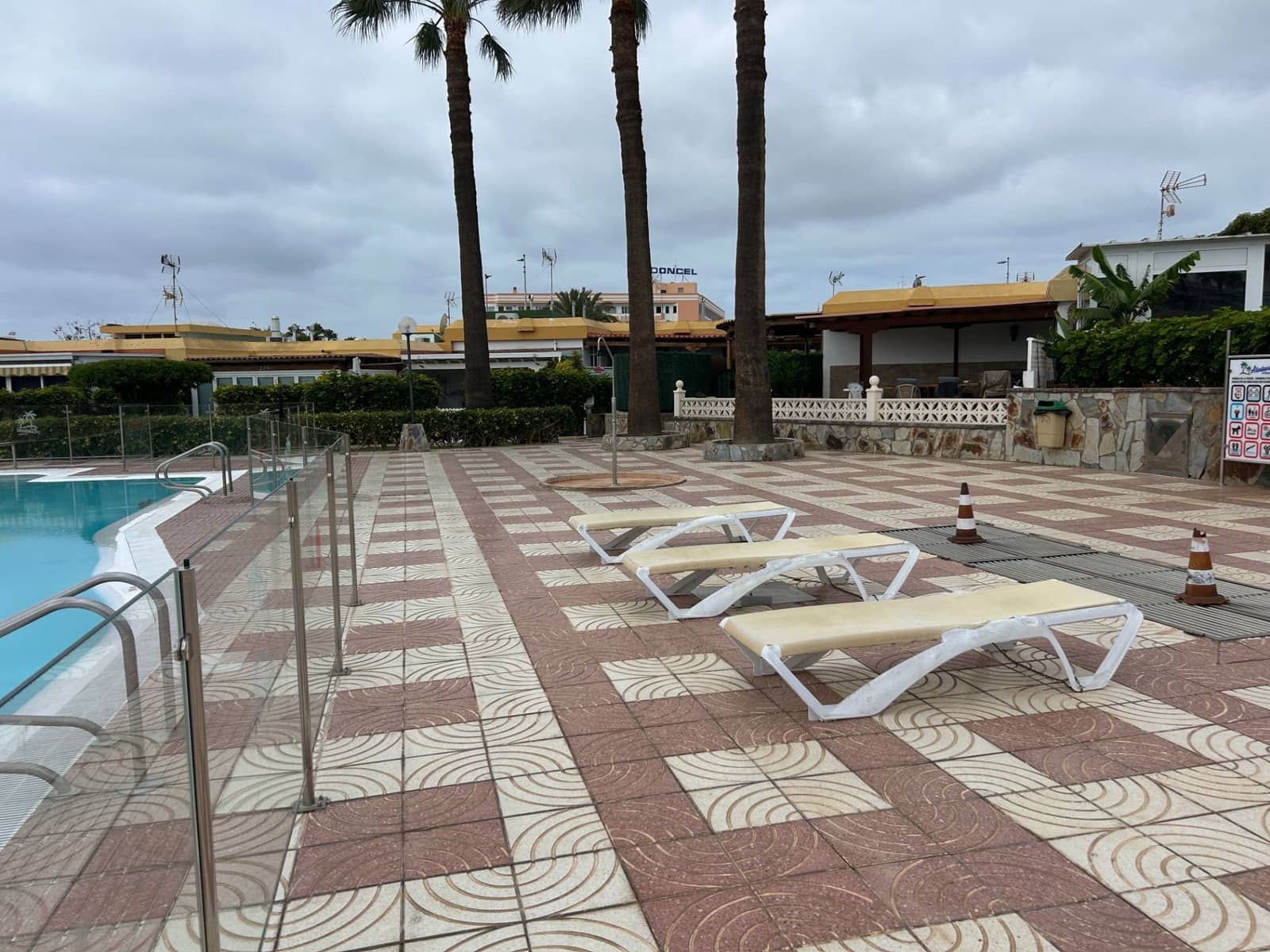 2 bedroom Bungalow for rent in Playa del Ingles with pool - € 1,250 (Ref: 9864006)