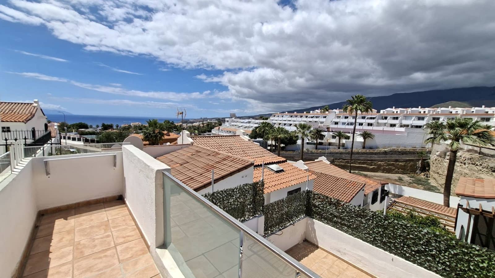 4 chambre Villa/Maison à vendre à Costa Adeje avec piscine - 830 000 € (Ref: 9875643)