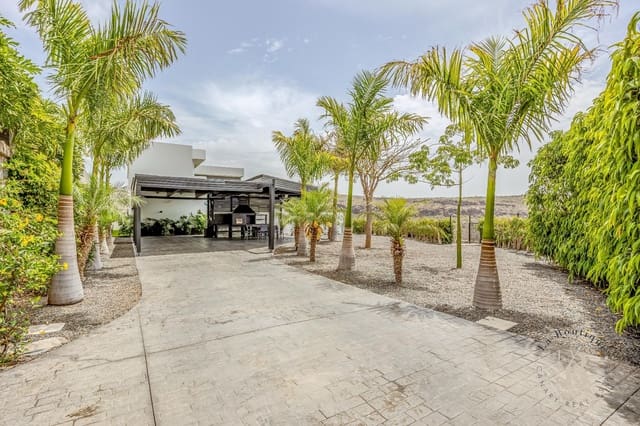 4 bedroom Villa for rent in Monte León, San Bartolomé de Tirajana with pool garage - € 3,000 (Ref: 9880550)