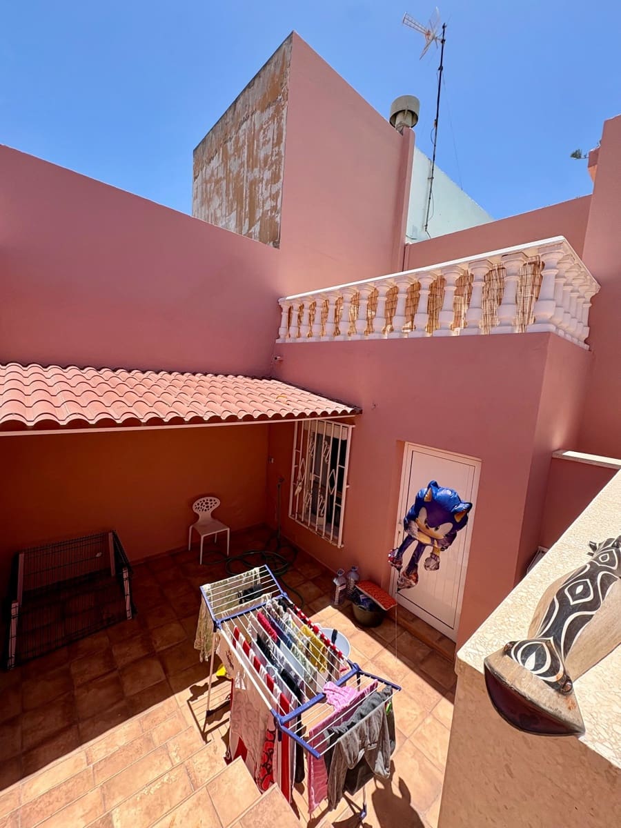 3 bedroom Villa for rent in San Bartolome de Tirajana - € 2,300 (Ref: 9888667)
