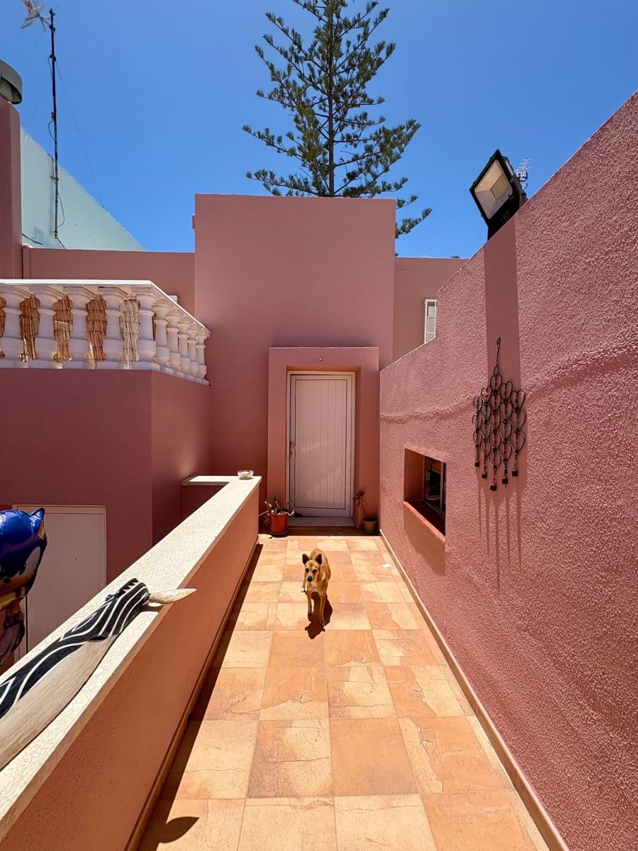 3 bedroom Villa for rent in San Bartolome de Tirajana - € 2,300 (Ref: 9888667)