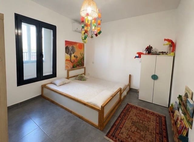 3 bedroom Villa for rent in San Bartolomé de Tirajana - € 2,200 (Ref: 9888667)