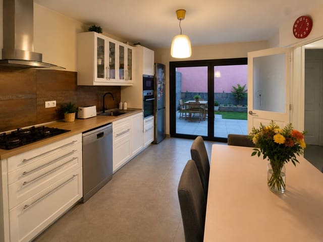 3 bedroom Villa for rent in San Bartolomé de Tirajana - € 2,200 (Ref: 9888667)