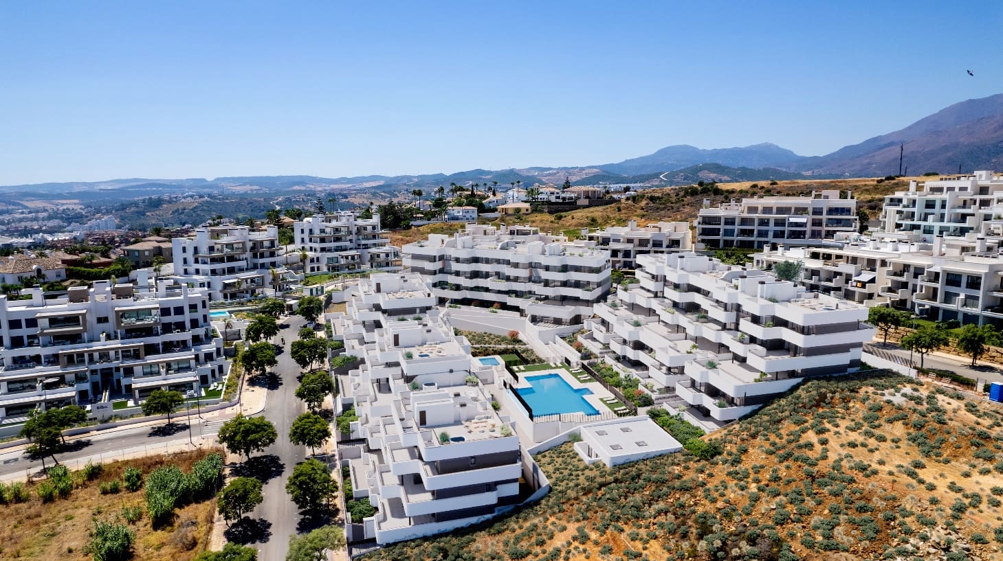 Apartment for sale in Estepona with pool garage - € 458,000 (Ref: 8431237)