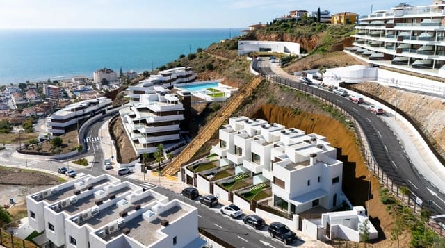 4 soveværelse Byhus til salg i Rincón de la Victoria med swimmingpool garage - € 710.000 (Ref: 8983426)