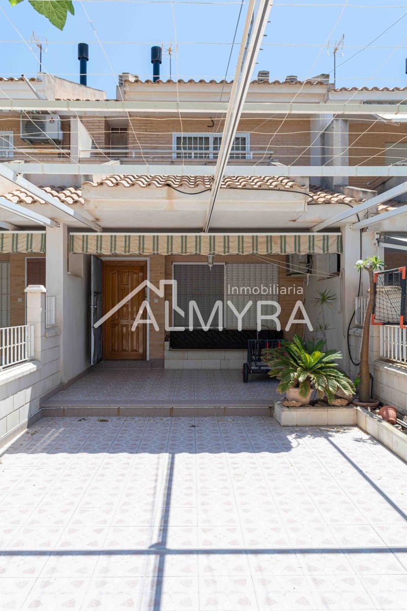 4 soveværelse Byhus til salg i Los Alcazares med garage - € 149.500 (Ref: 6980101)