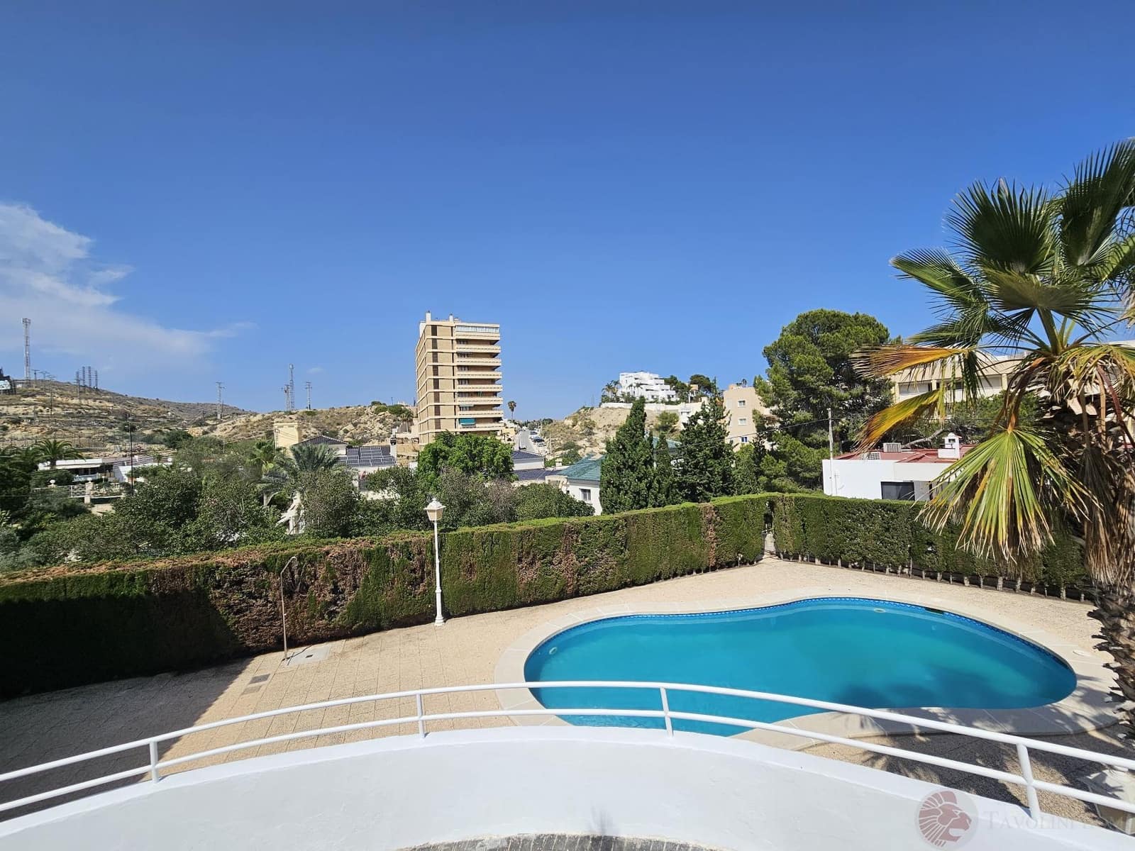 5 bedroom Villa for rent in Venta Lanuza with pool garage - € 2,800 (Ref: 9106123)