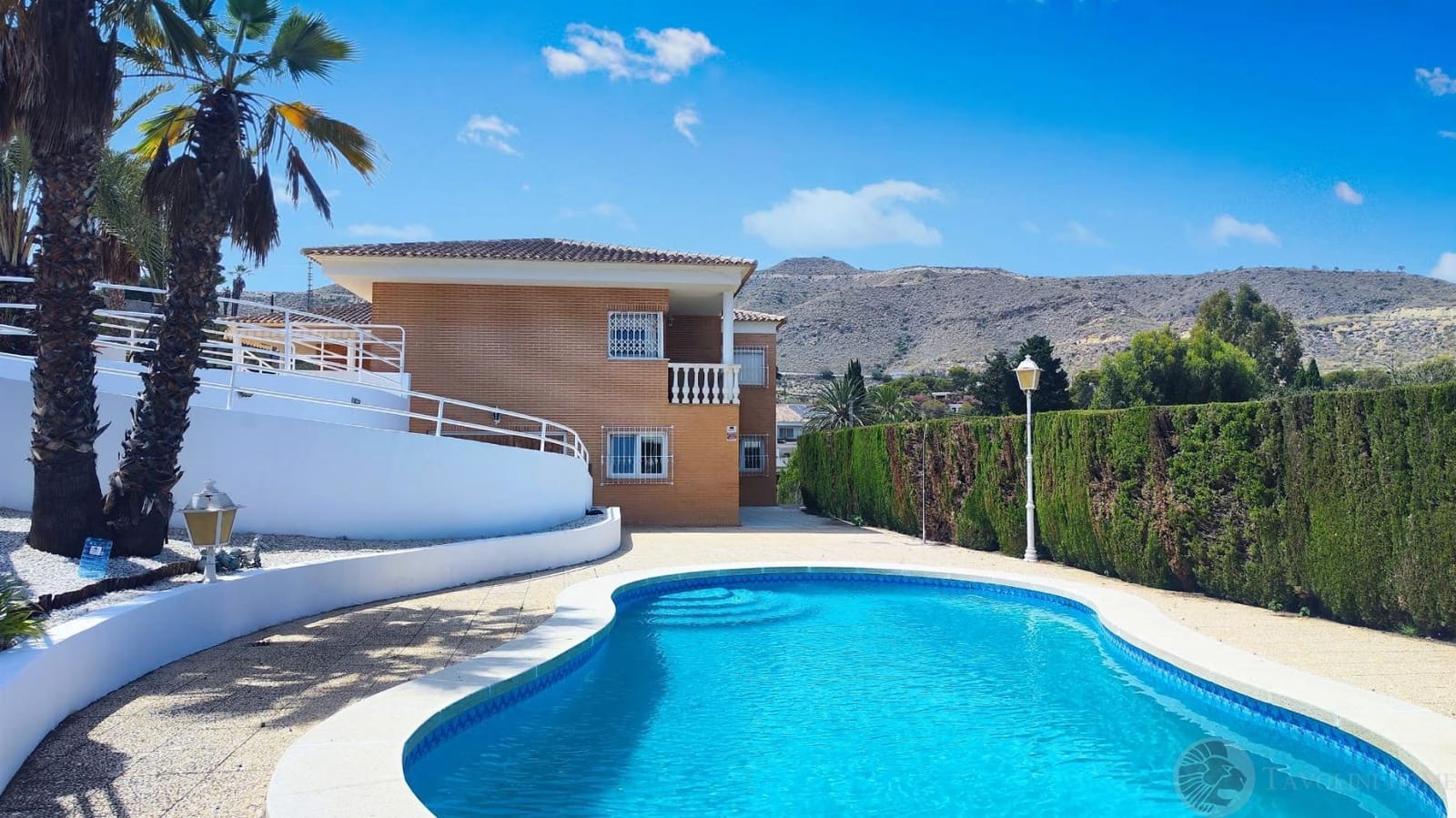 5 bedroom Villa for rent in Venta Lanuza with pool garage - € 2,800 (Ref: 9106123)