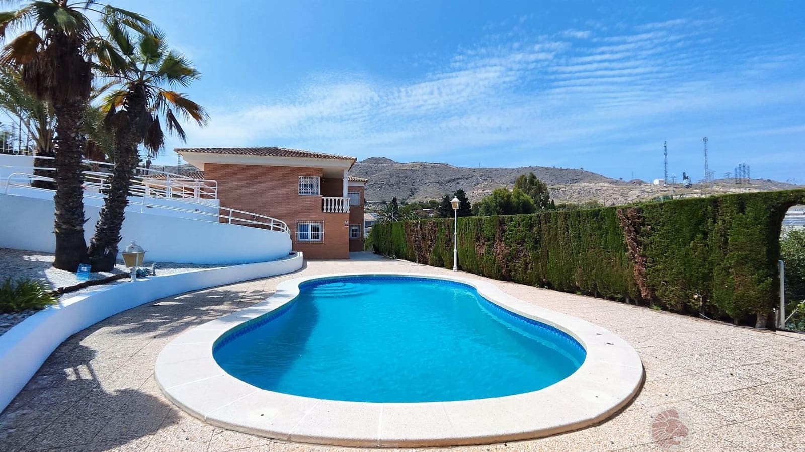 5 bedroom Villa for rent in Venta Lanuza with pool garage - € 2,800 (Ref: 9106123)