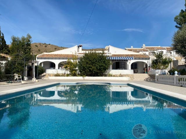 4 soveværelse Villa til salg i Venta Lanuza, El Campello med swimmingpool garage - € 579.000 (Ref: 9251638)