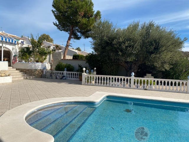 4 soveværelse Villa til salg i Venta Lanuza, El Campello med swimmingpool garage - € 579.000 (Ref: 9251638)