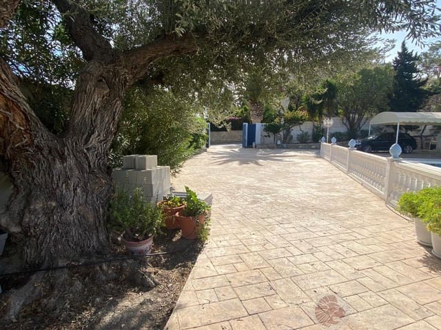 4 soveværelse Villa til salg i Venta Lanuza, El Campello med swimmingpool garage - € 579.000 (Ref: 9251638)