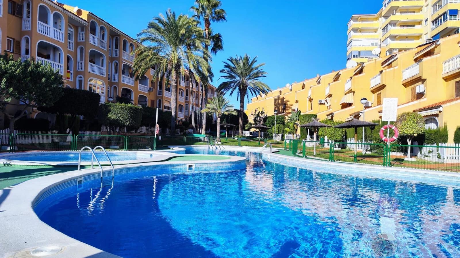 Piso de 3 habitaciones en El Campello en alquiler con piscina garaje - 1.000 € (Ref: 9471793)