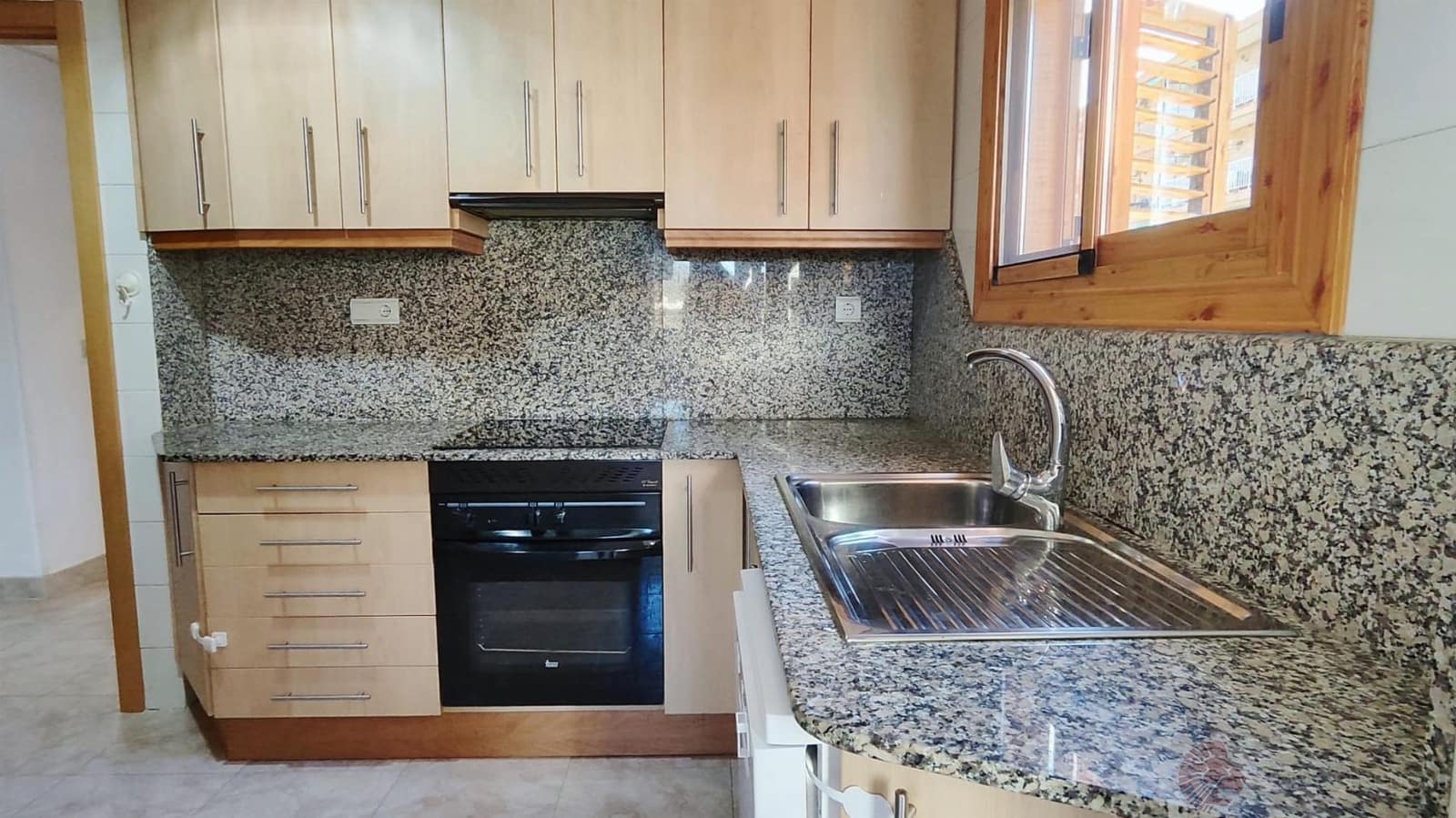 Piso de 3 habitaciones en El Campello en alquiler con piscina garaje - 1.000 € (Ref: 9471793)