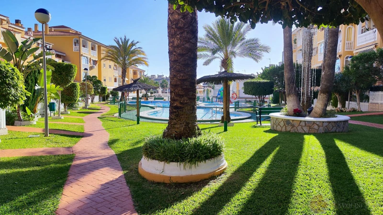 Piso de 3 habitaciones en El Campello en alquiler con piscina garaje - 1.000 € (Ref: 9471793)