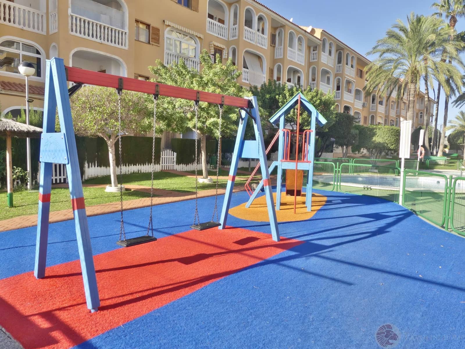 Piso de 3 habitaciones en El Campello en alquiler con piscina garaje - 1.000 € (Ref: 9471793)