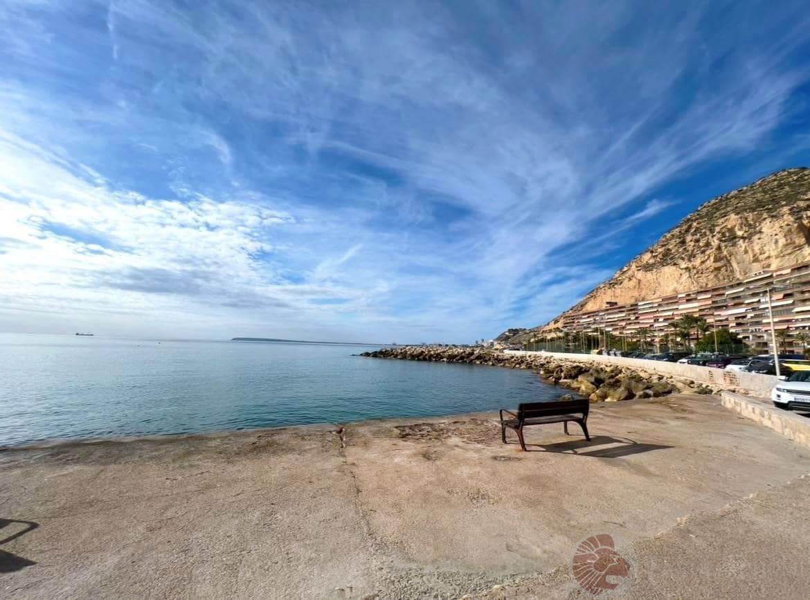 3 bedroom Flat for sale in Alicante / Alacant city - € 275,000 (Ref: 9666967)