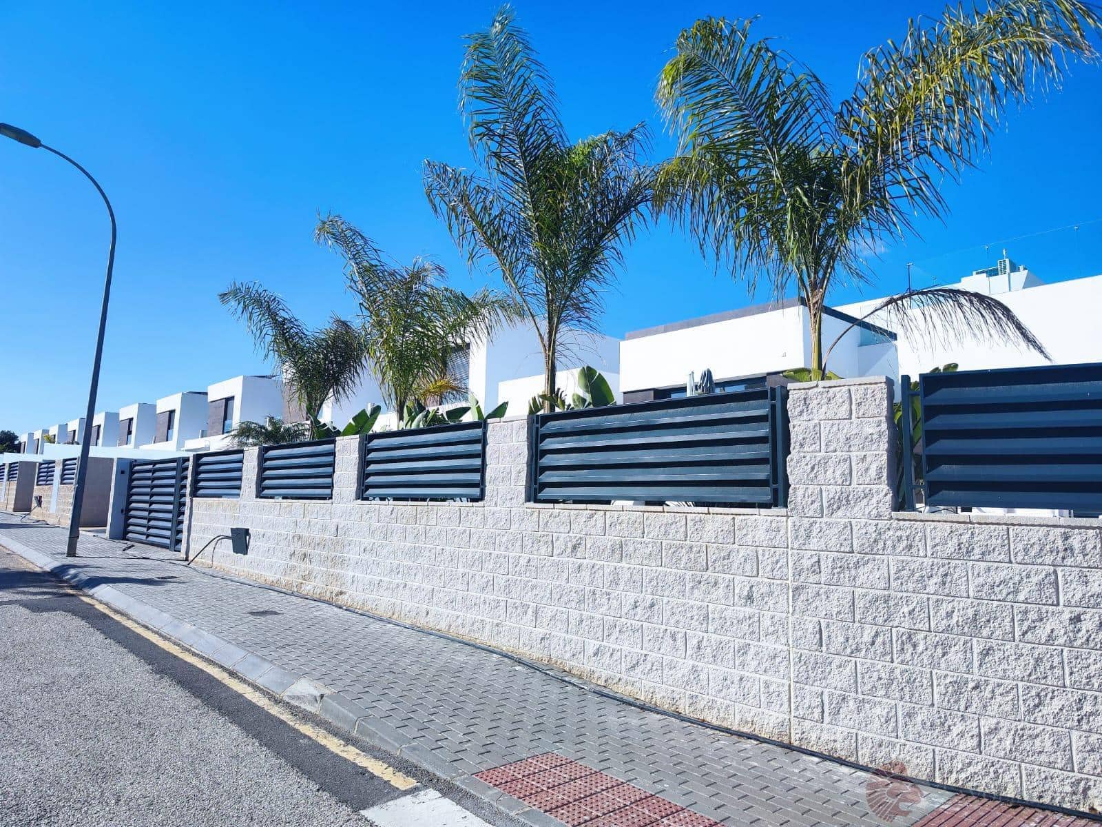 4 Zimmer Villa zu verkaufen in El Campello mit Pool Garage - 688.000 € (Ref: 9666968)