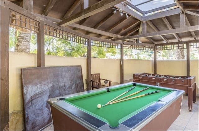 10 soverom Villa til salgs i Moraira, Teulada-Moraira med svømmebasseng garasje - € 1 150 000 (Ref: 7797842)