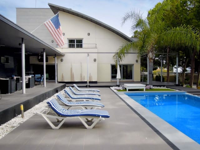 6 soverom Villa til salgs i Alicante by med svømmebasseng garasje - € 1 490 000 (Ref: 8085000)