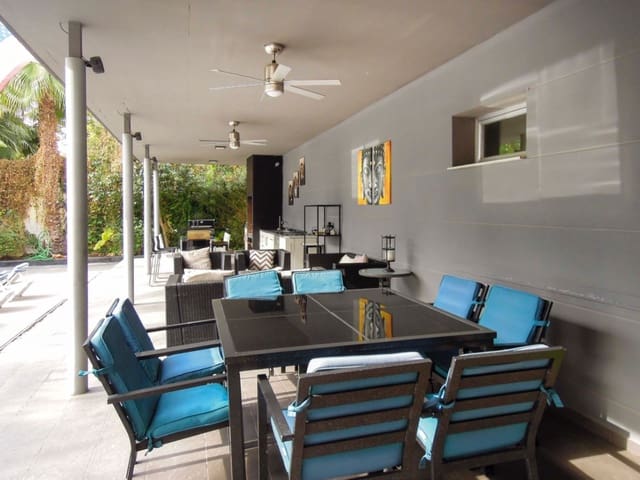 6 soverom Villa til salgs i Alicante by med svømmebasseng garasje - € 1 490 000 (Ref: 8085000)