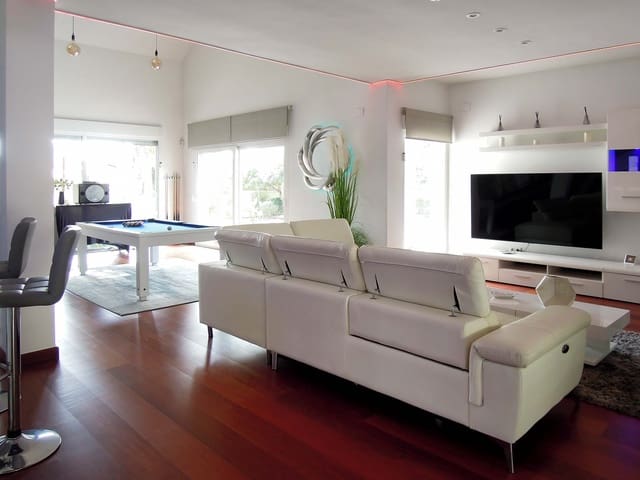 6 soverom Villa til salgs i Alicante by med svømmebasseng garasje - € 1 490 000 (Ref: 8085000)