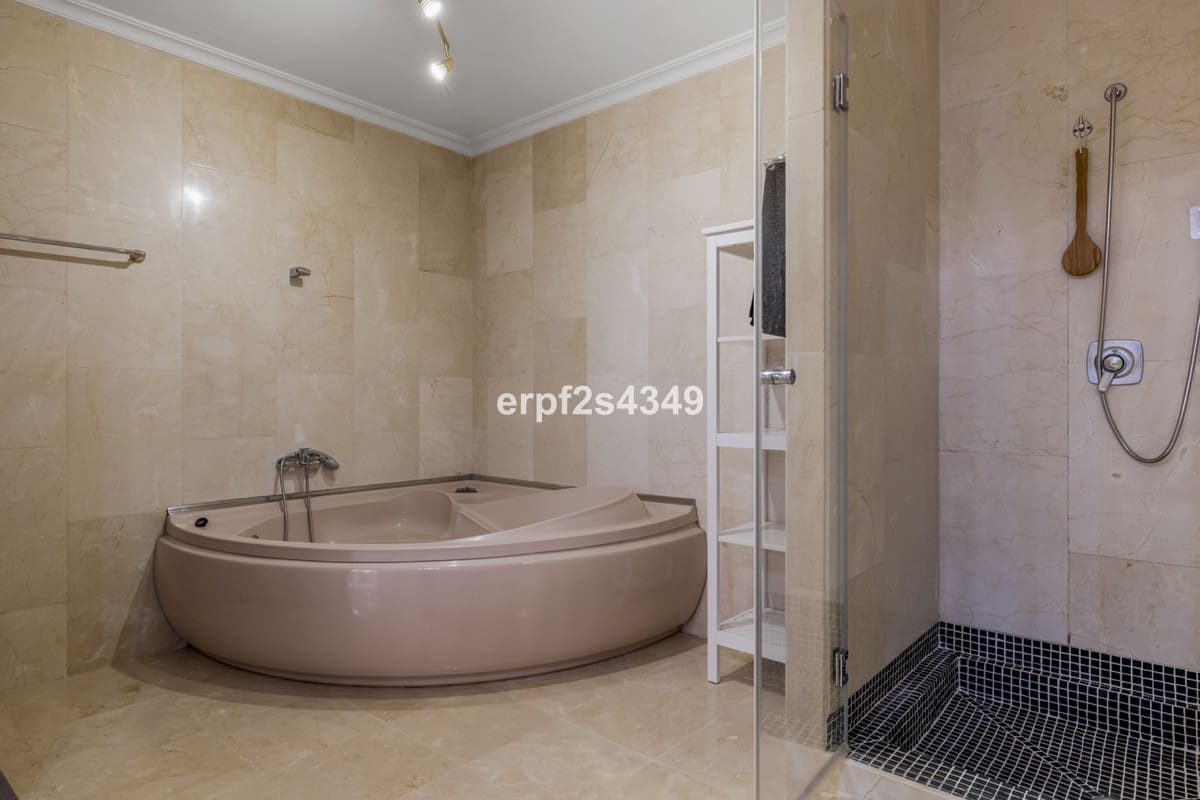 13 sypialnia Willa na sprzedaż w Alhaurin el Grande z basenem garażem - 3 600 000 € (Ref: 6593679)