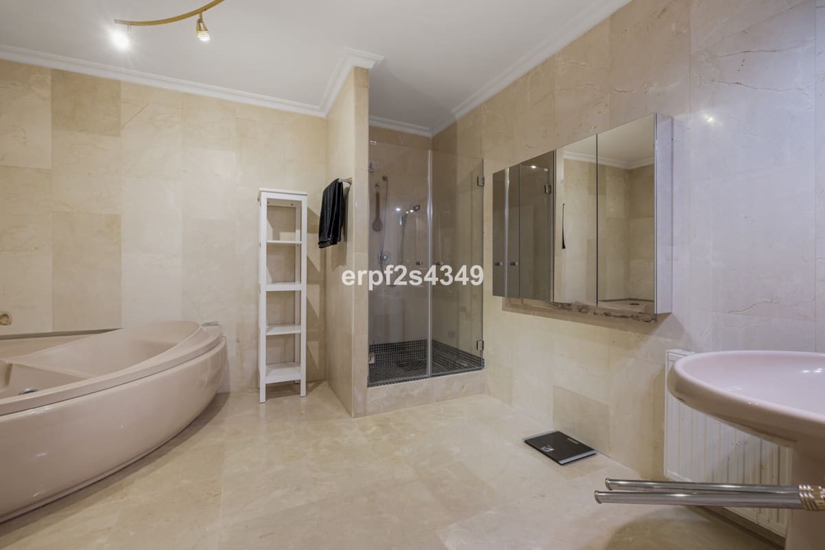 13 sypialnia Willa na sprzedaż w Alhaurin el Grande z basenem garażem - 3 600 000 € (Ref: 6593679)