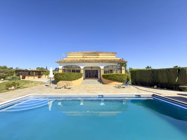 4 makuuhuone Huvila myytävänä paikassa Alhaurín el Grande mukana uima-altaan 
autotalli - 999 999 € (Ref: 8157827)