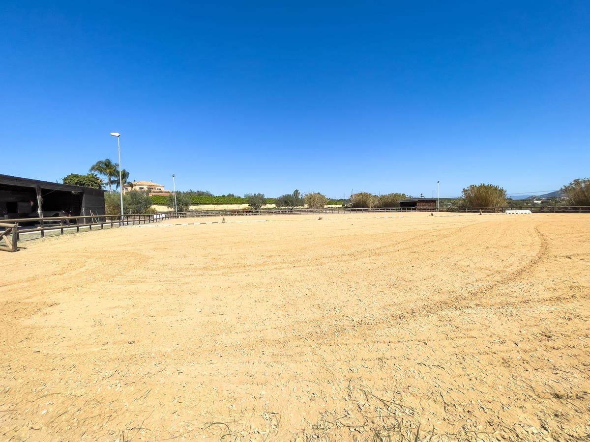 4 makuuhuone Huvila myytävänä paikassa Alhaurin el Grande mukana uima-altaan 
autotalli - 999 999 € (Ref: 8157827)