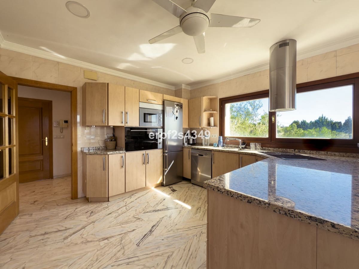 4 Zimmer Villa zu verkaufen in Alhaurin el Grande mit Pool Garage - 999.999 € (Ref: 8157827)