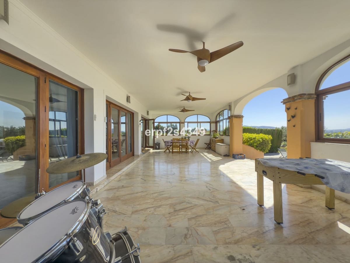 4 Zimmer Villa zu verkaufen in Alhaurin el Grande mit Pool Garage - 999.999 € (Ref: 8157827)