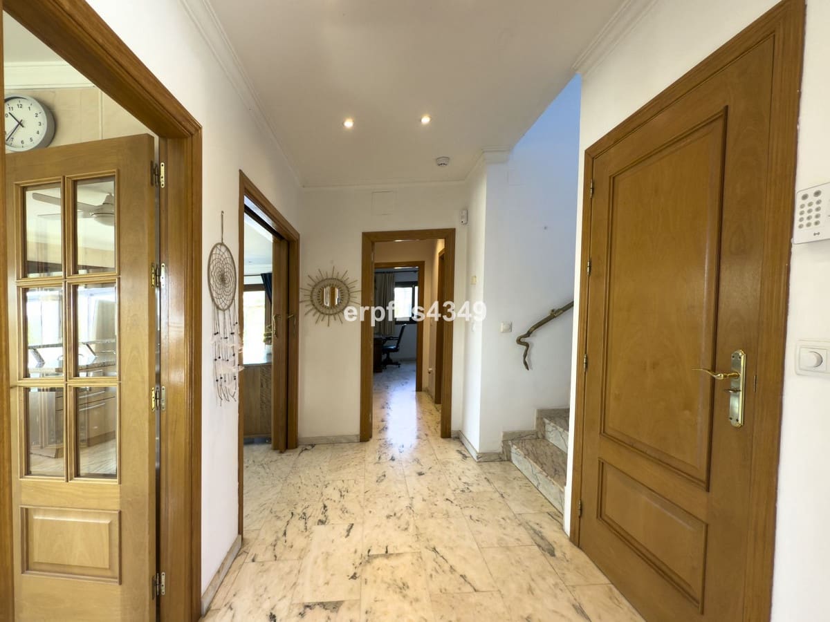 4 Zimmer Villa zu verkaufen in Alhaurin el Grande mit Pool Garage - 999.999 € (Ref: 8157827)