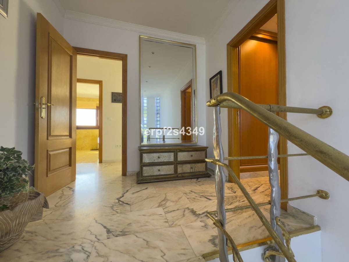 4 Zimmer Villa zu verkaufen in Alhaurin el Grande mit Pool Garage - 999.999 € (Ref: 8157827)