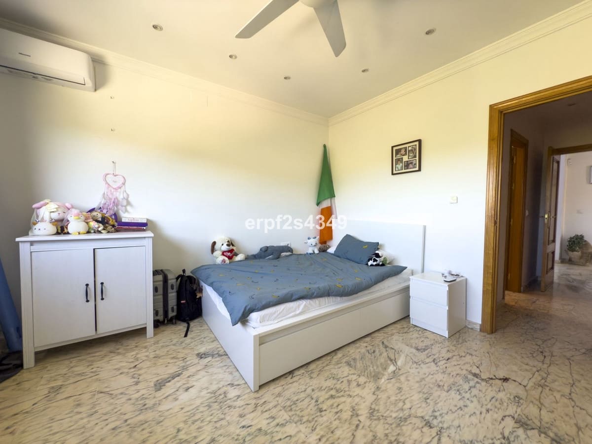 4 Zimmer Villa zu verkaufen in Alhaurin el Grande mit Pool Garage - 999.999 € (Ref: 8157827)