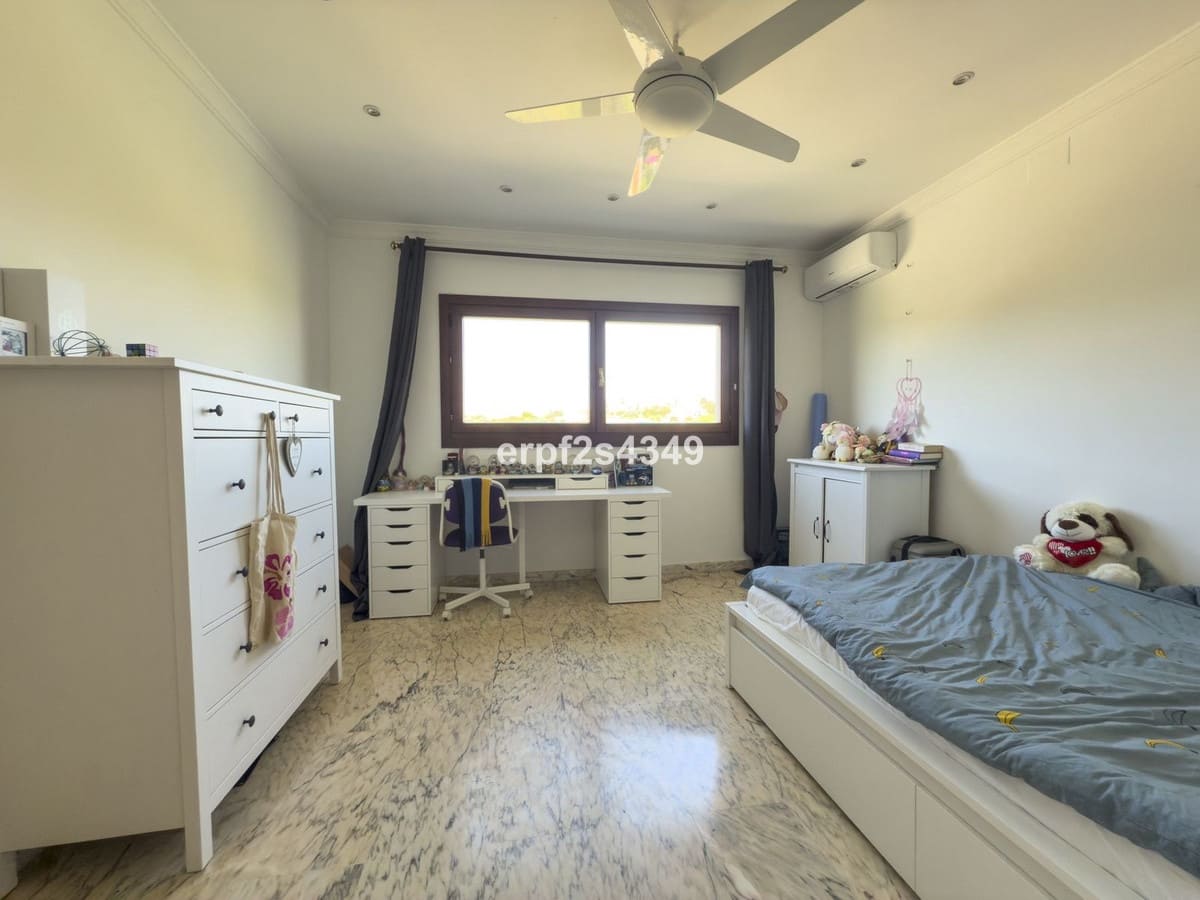 4 Zimmer Villa zu verkaufen in Alhaurin el Grande mit Pool Garage - 999.999 € (Ref: 8157827)