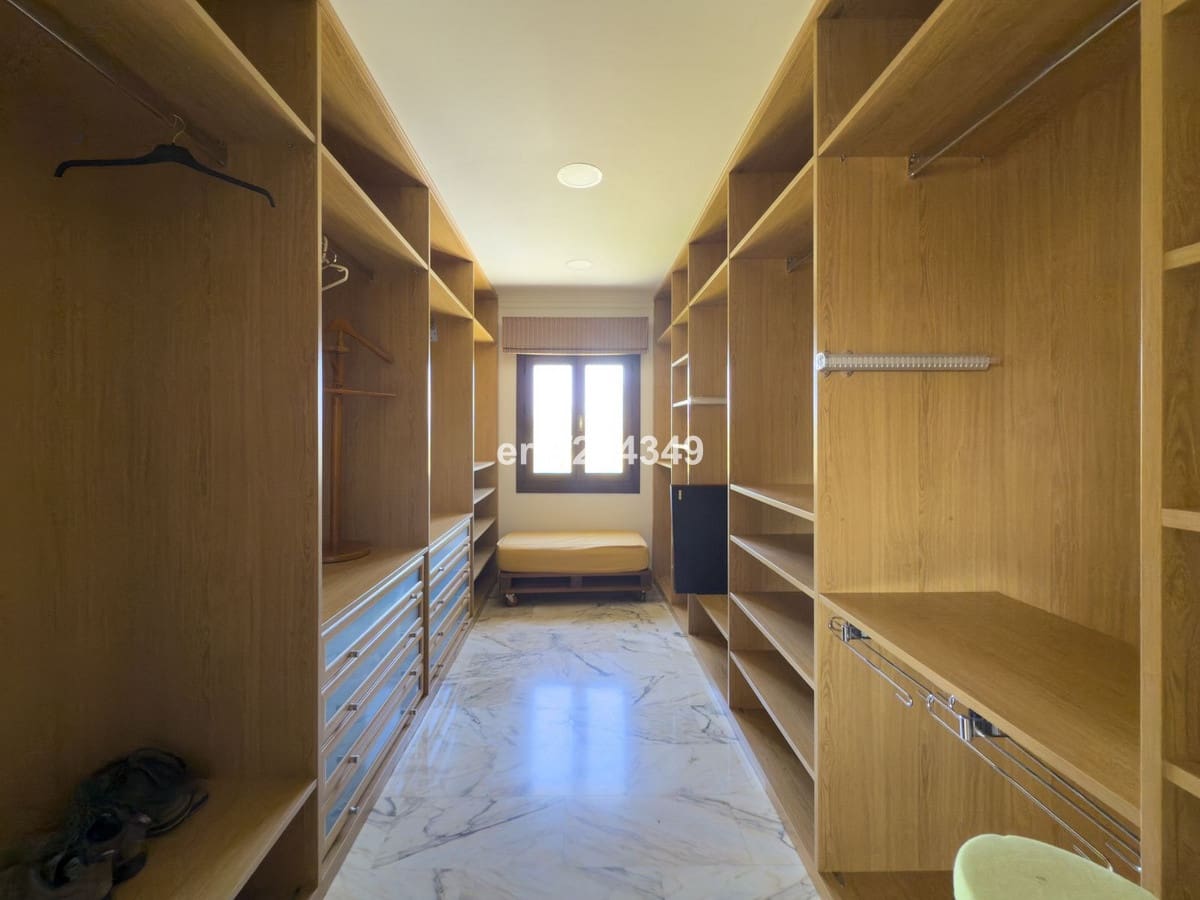 4 Zimmer Villa zu verkaufen in Alhaurin el Grande mit Pool Garage - 999.999 € (Ref: 8157827)