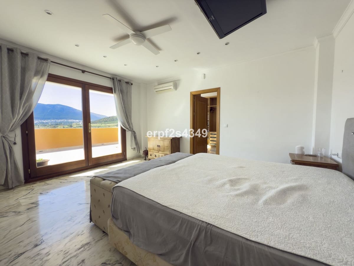 4 Zimmer Villa zu verkaufen in Alhaurin el Grande mit Pool Garage - 999.999 € (Ref: 8157827)