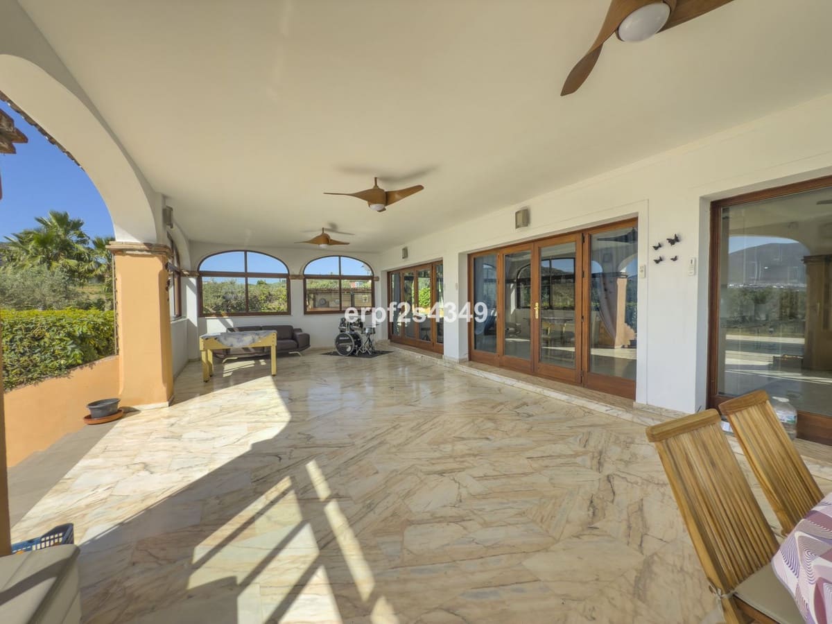 4 Zimmer Villa zu verkaufen in Alhaurin el Grande mit Pool Garage - 999.999 € (Ref: 8157827)