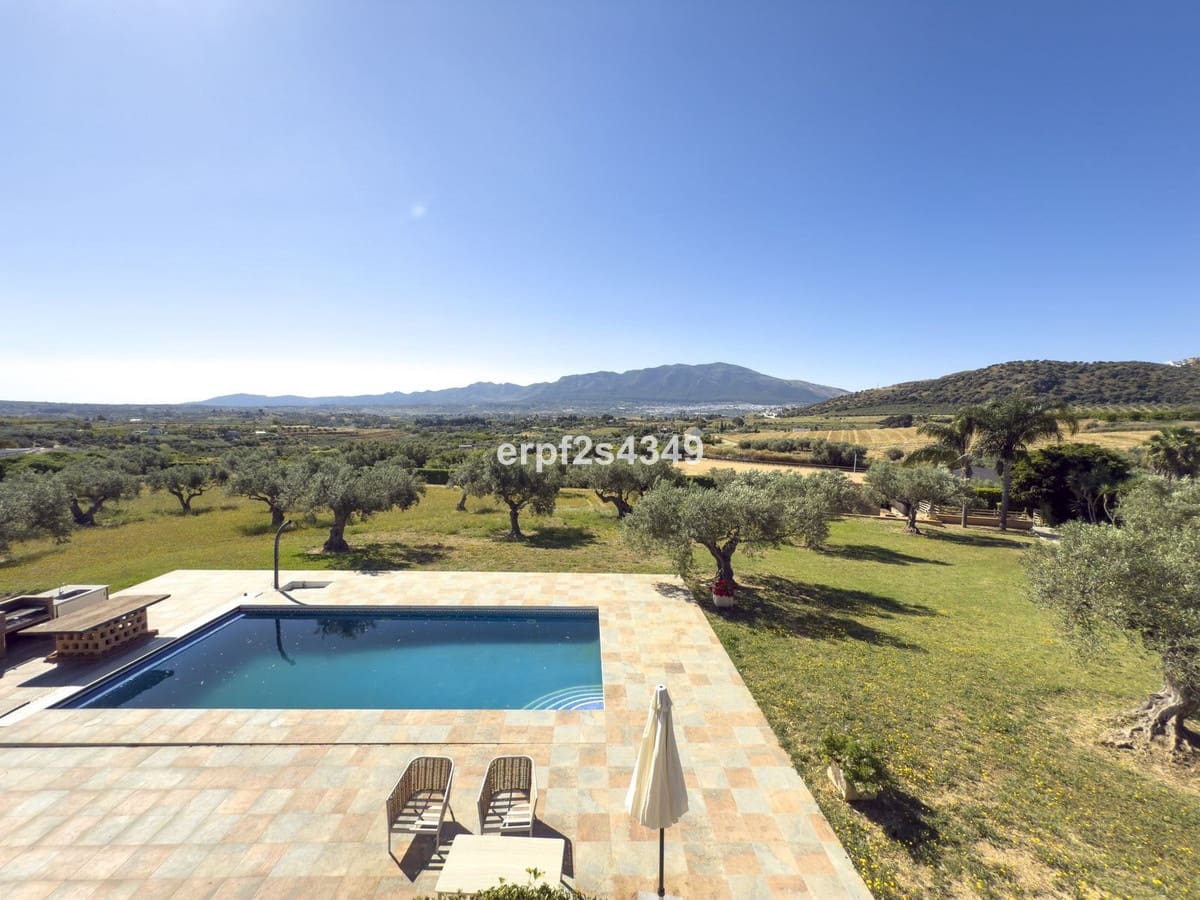 4 Zimmer Villa zu verkaufen in Alhaurin el Grande mit Pool Garage - 999.999 € (Ref: 8157827)