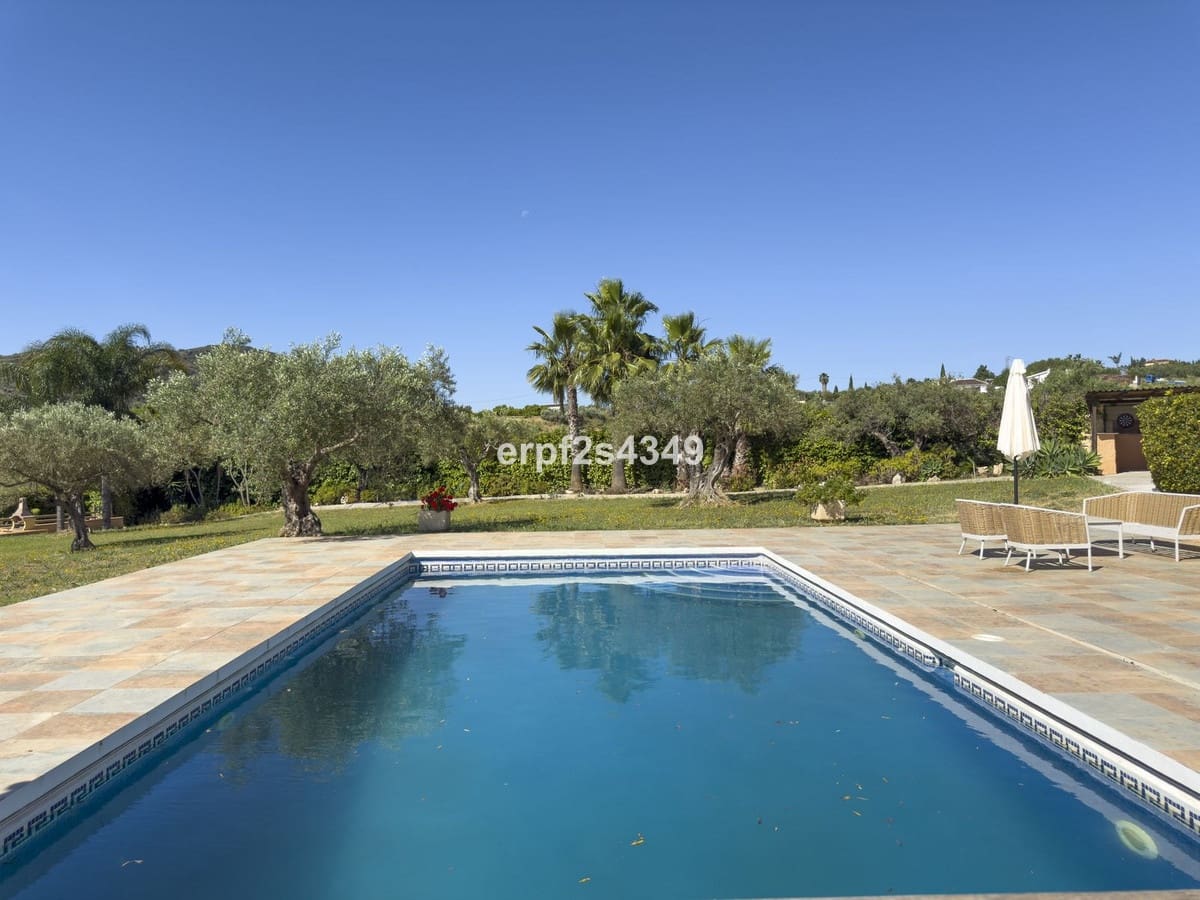 4 Zimmer Villa zu verkaufen in Alhaurin el Grande mit Pool Garage - 999.999 € (Ref: 8157827)