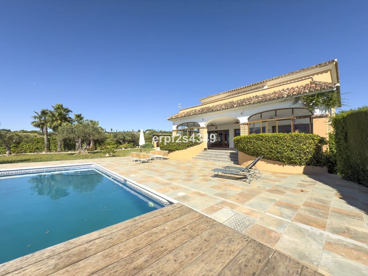 4 Zimmer Villa zu verkaufen in Alhaurin el Grande mit Pool Garage - 999.999 € (Ref: 8157827)