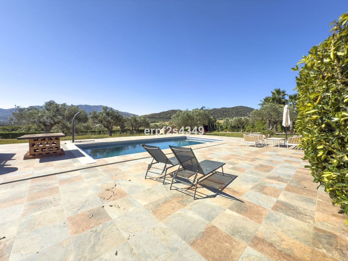 4 Zimmer Villa zu verkaufen in Alhaurin el Grande mit Pool Garage - 999.999 € (Ref: 8157827)