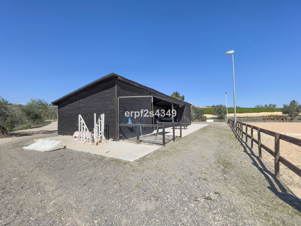 4 Zimmer Villa zu verkaufen in Alhaurin el Grande mit Pool Garage - 999.999 € (Ref: 8157827)