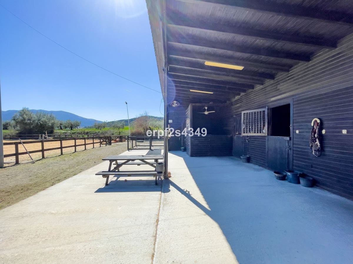 4 Zimmer Villa zu verkaufen in Alhaurin el Grande mit Pool Garage - 999.999 € (Ref: 8157827)