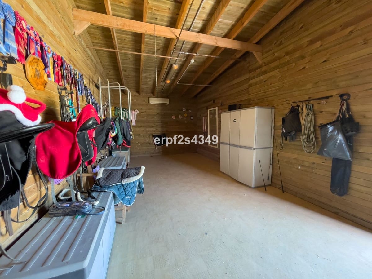 4 Zimmer Villa zu verkaufen in Alhaurin el Grande mit Pool Garage - 999.999 € (Ref: 8157827)