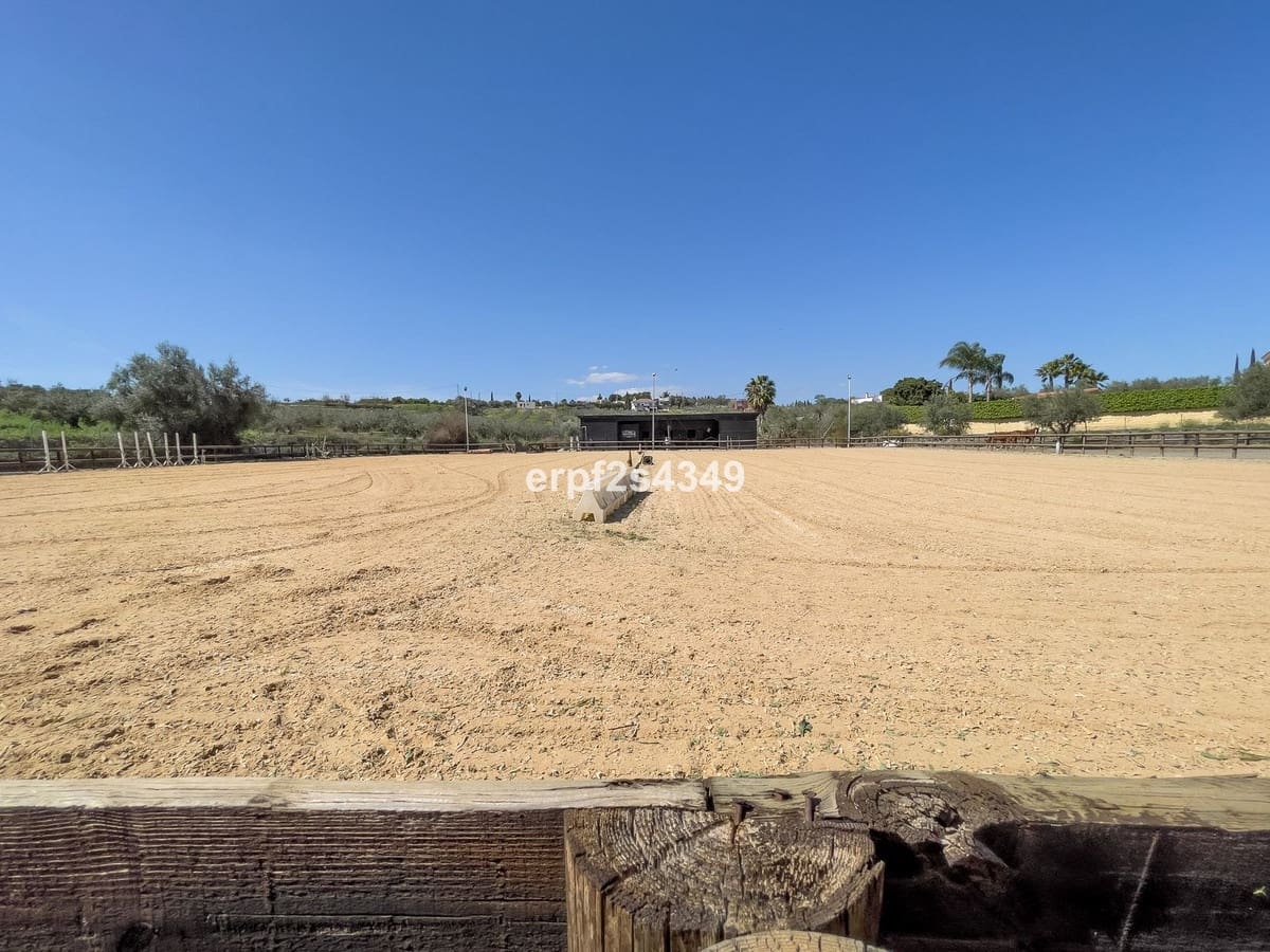 4 Zimmer Villa zu verkaufen in Alhaurin el Grande mit Pool Garage - 999.999 € (Ref: 8157827)