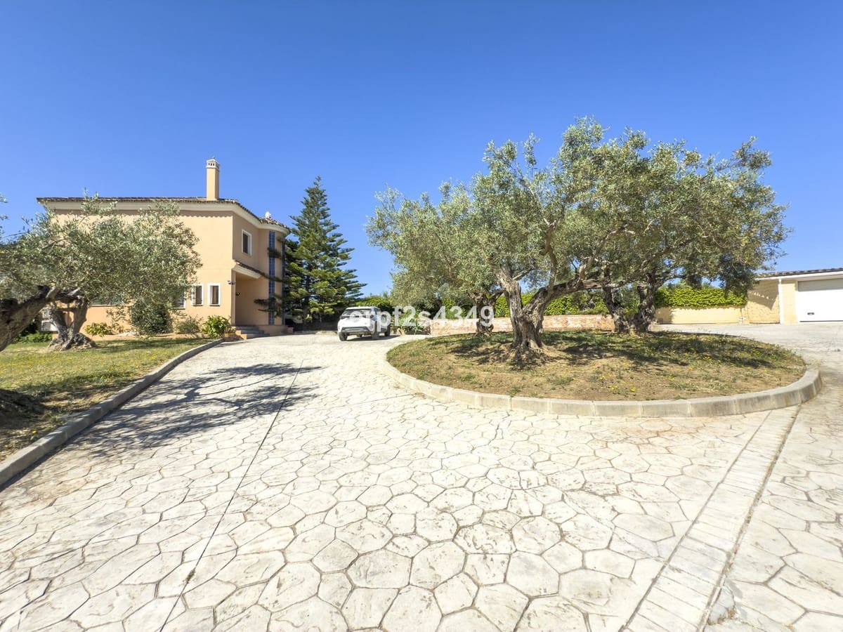 4 Zimmer Villa zu verkaufen in Alhaurin el Grande mit Pool Garage - 999.999 € (Ref: 8157827)