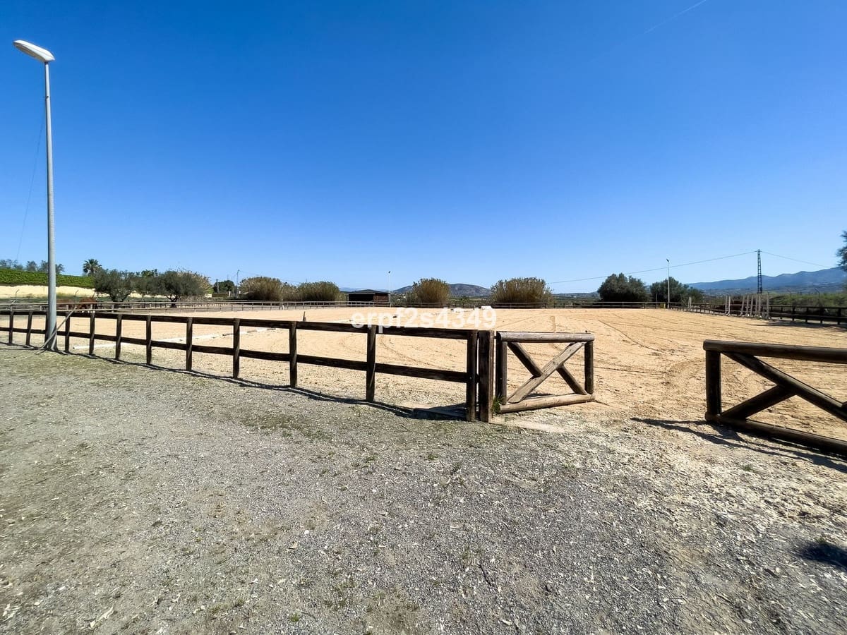 4 Zimmer Villa zu verkaufen in Alhaurin el Grande mit Pool Garage - 999.999 € (Ref: 8157827)